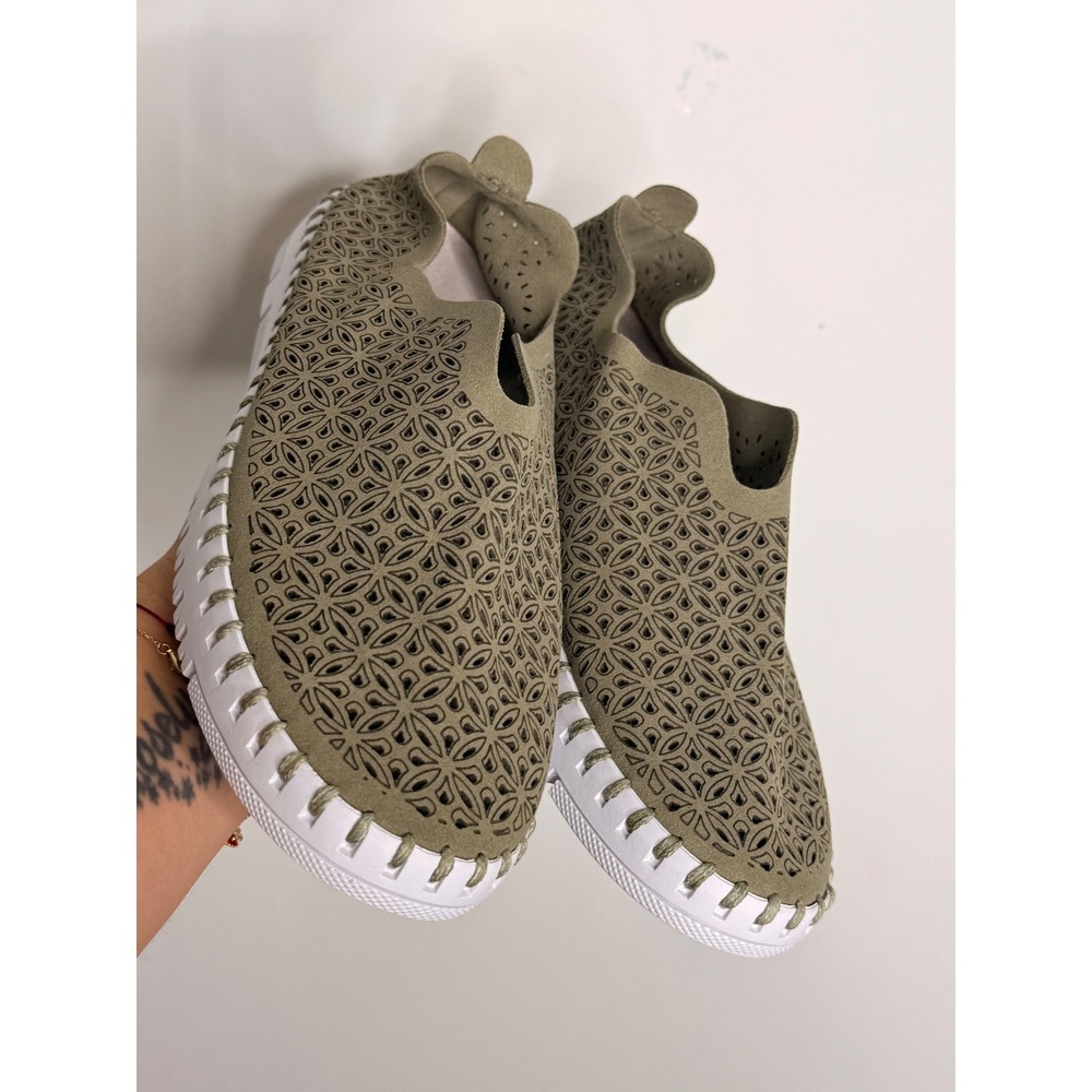 Project Cloud Women Olive Green Laser Cut Floral Slip On Loafers Size 8 Platform